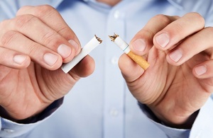 El gobierno de Reino Unido ofrecerá a un millón de fumadores de toda Inglaterra un kit de iniciación al vapeo gratuito como ayuda para dejar de fumar